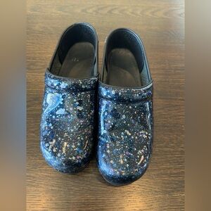 Dansko clogs . Black with blue/purple/gray speckles. No scuffs. Size 38